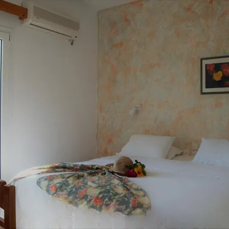 Odyssia Apartment *